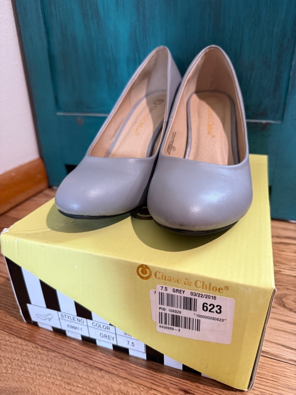 Chase + Chloe Light Grey Round-Toe Pumps
